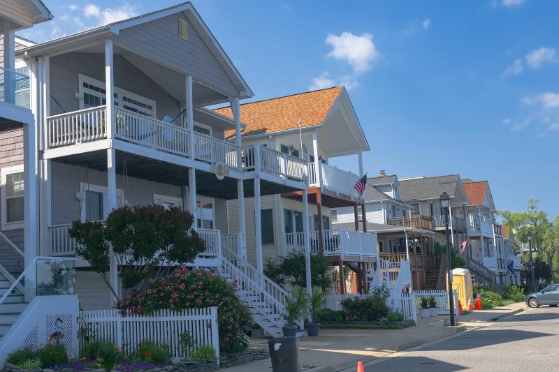 north carolina coastal homes enjoying a beautiful sunny day